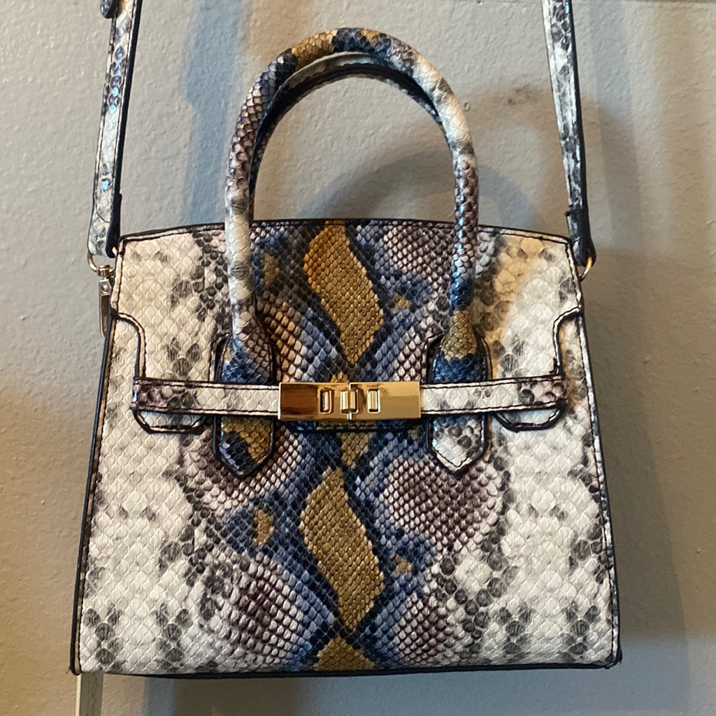 Madison West Shoulder Bag 272 Madison West Shoulder Bag 272